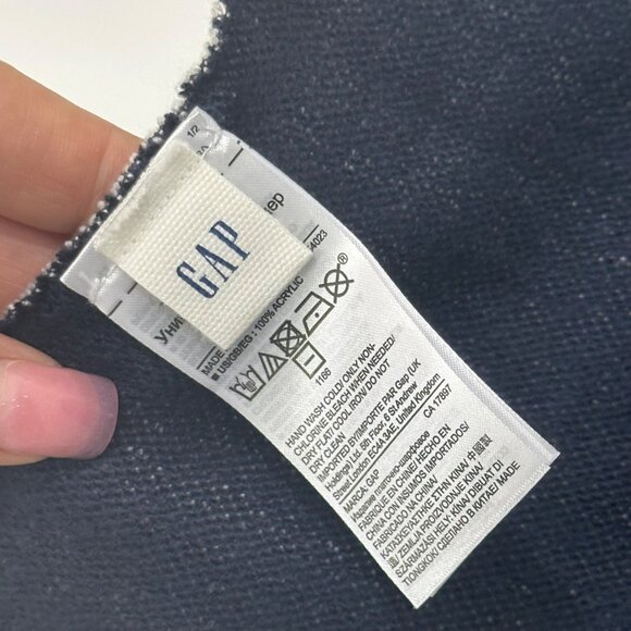 Gap Gray & Navy Star Print Reversible Scarf With Fringed Edges 78X24 inches - Picture 4 of 11